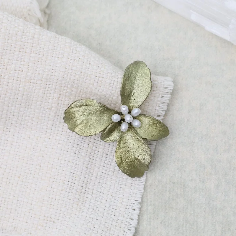 Pachysandra Brooch