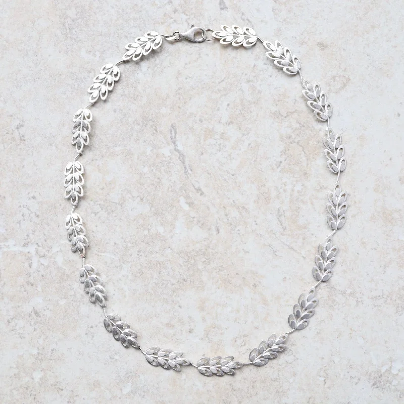 Trellis Leaves Collar Necklace