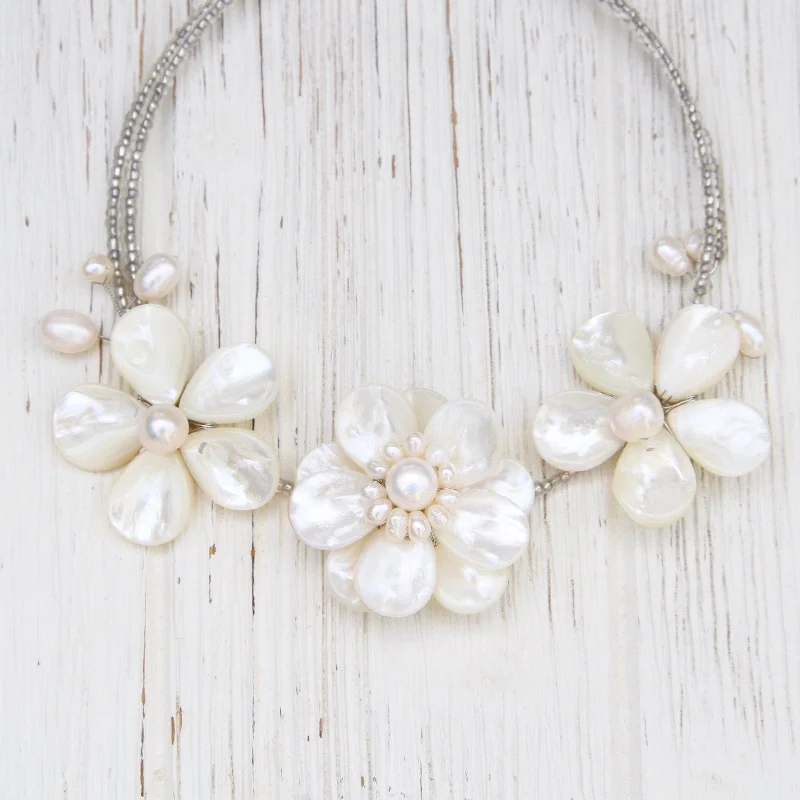 Shell 3 Flower Choker ~ White Shell